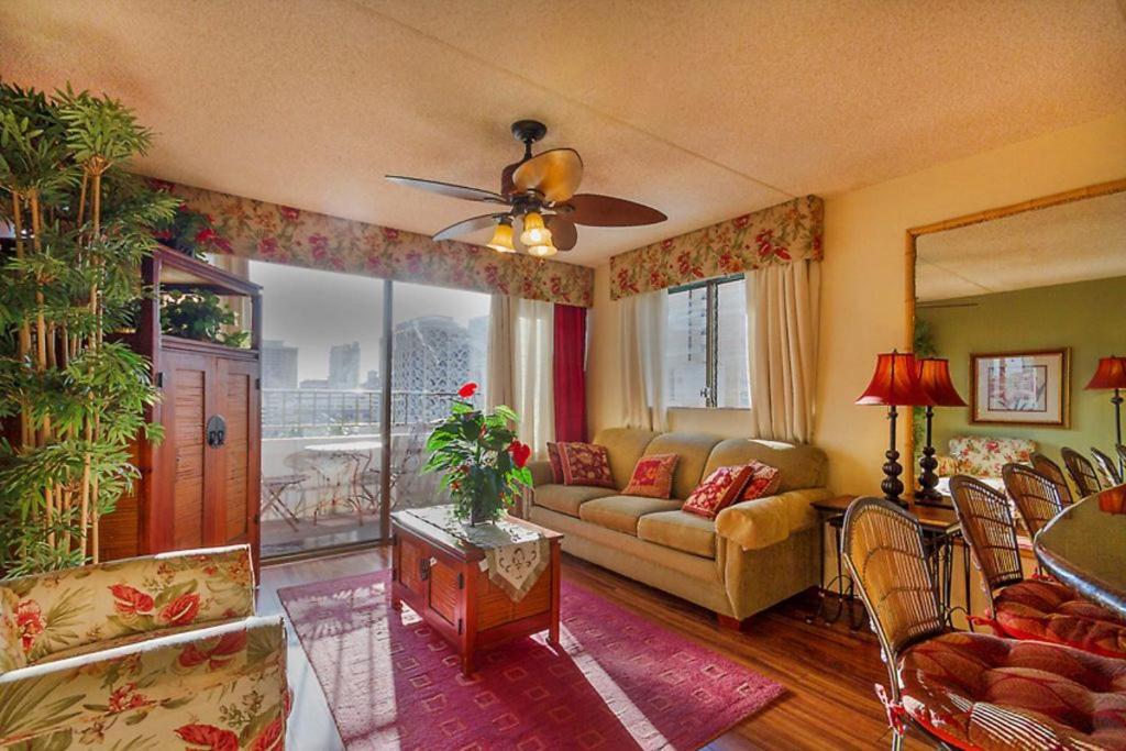 Heart Of Waikiki,1Bdrm,Free Parking, Wifi,No Resort Fees,Youtube,Netflix ! Honolulu Room photo